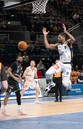 Eisbären Bremerhaven vs. Uni Baskets Münster