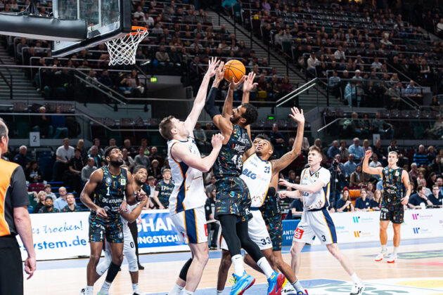 Eisbären Bremerhaven vs. Uni Baskets Münster