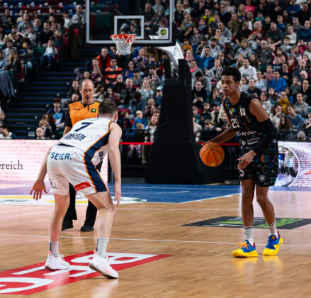 Eisbären Bremerhaven vs. Uni Baskets Münster