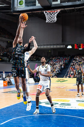 Eisbären Bremerhaven vs. Uni Baskets Münster