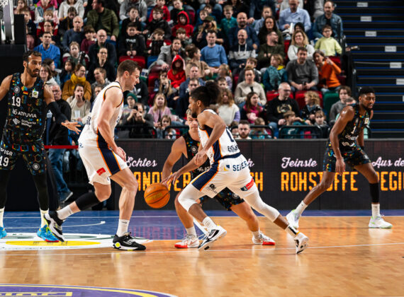 Eisbären Bremerhaven vs. Uni Baskets Münster