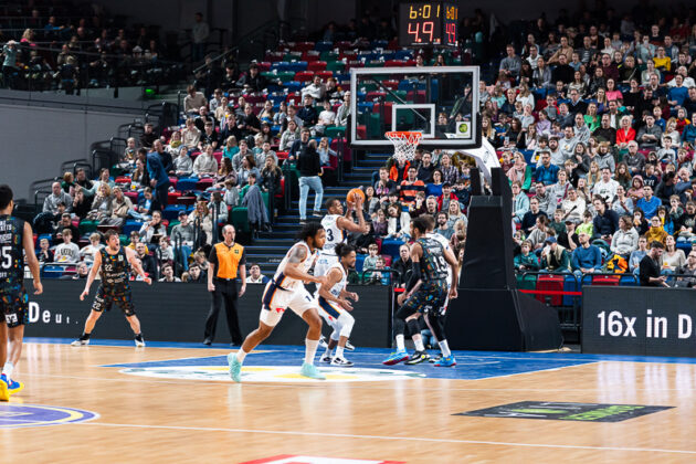 Eisbären Bremerhaven vs. Uni Baskets Münster