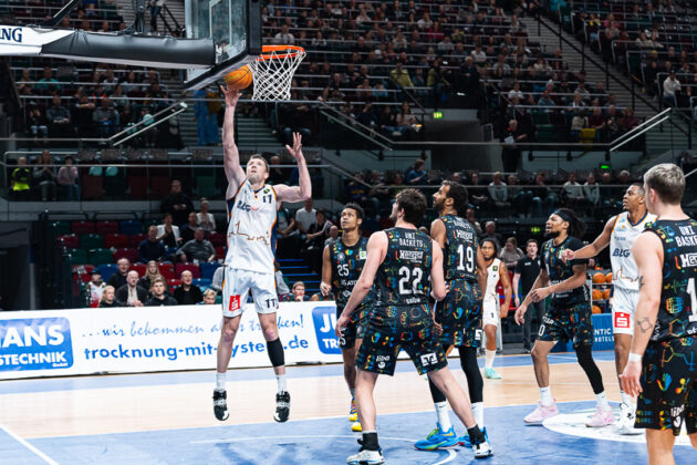 Eisbären Bremerhaven vs. Uni Baskets Münster