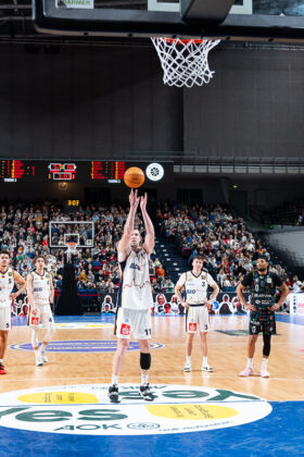 Eisbären Bremerhaven vs. Uni Baskets Münster