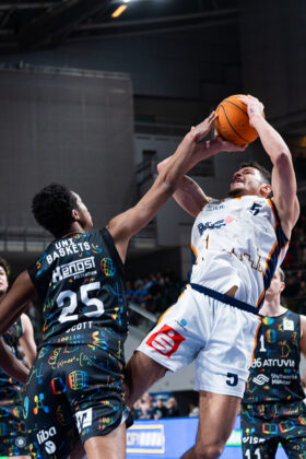 Eisbären Bremerhaven vs. Uni Baskets Münster