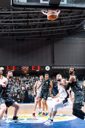 Eisbären Bremerhaven vs. Uni Baskets Münster