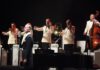 Hummeln streicheln – Max Raabe & Palast Orchester bringen den Glanz der „Goldenen Zwanziger“ ins Bremer Metropol Theater