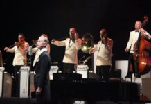 Hummeln streicheln – Max Raabe & Palast Orchester bringen den Glanz der „Goldenen Zwanziger“ ins Bremer Metropol Theater
