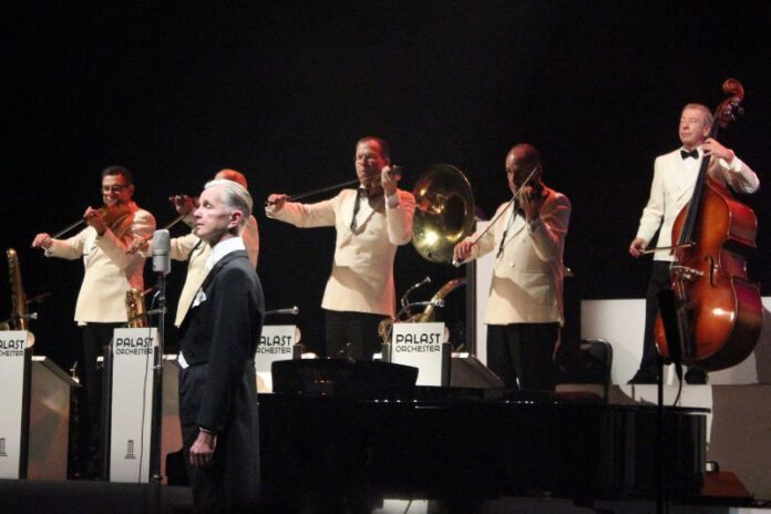 Max Raabe_HS_MTB_Max&Orchester