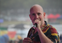 Bremen Olé: Schlager-Stars und -Fans trotzen dem Regen Oli P. bei Bremen Olé 2023