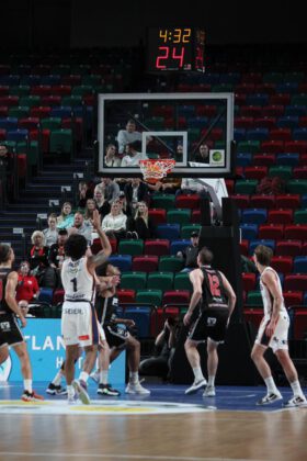 Eisbären Bremerhaven vs. Artland Dragons in der ÖVB-Arena