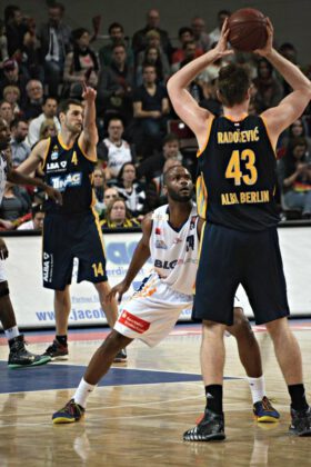 Hanse Game: Eisbären Bremerhaven vs. ALBA Berlin