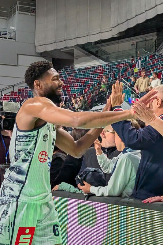 Eisbären Bremerhaven vs. Artland Dragons