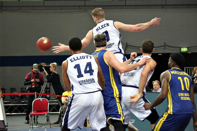 Hanse Game: Eisbären Bremerhaven vs. EWE Baskets