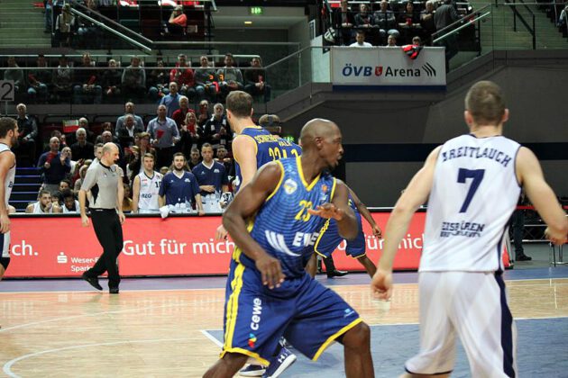 Hanse Game: Eisbären Bremerhaven vs. EWE Baskets