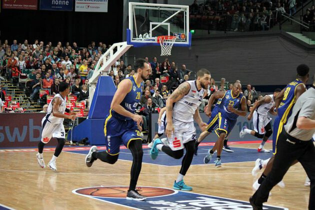 Hanse Game: Eisbären Bremerhaven vs. EWE Baskets