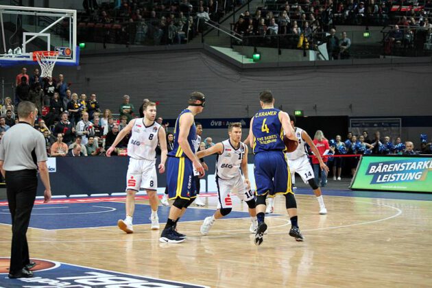 Hanse Game: Eisbären Bremerhaven vs. EWE Baskets