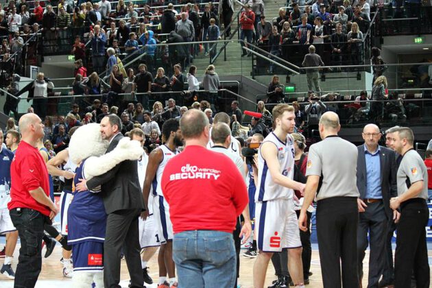 Hanse Game: Eisbären Bremerhaven vs. EWE Baskets