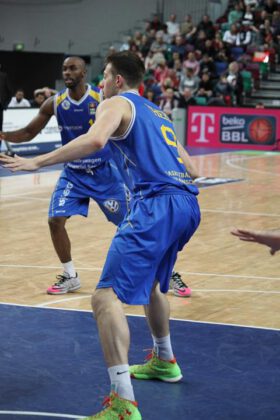 Hanse Game: Eisbären Bremerhaven vs. Basketball Löwen Braunschweig