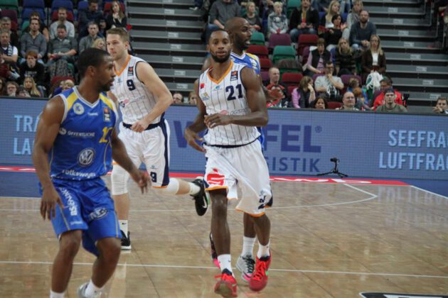 Hanse Game: Eisbären Bremerhaven vs. Basketball Löwen Braunschweig