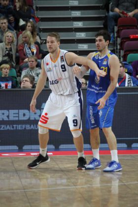 Hanse Game: Eisbären Bremerhaven vs. Basketball Löwen Braunschweig