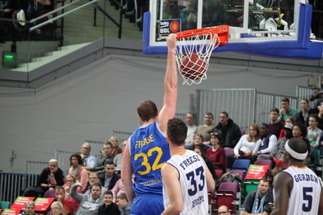 Hanse Game: Eisbären Bremerhaven vs. Basketball Löwen Braunschweig