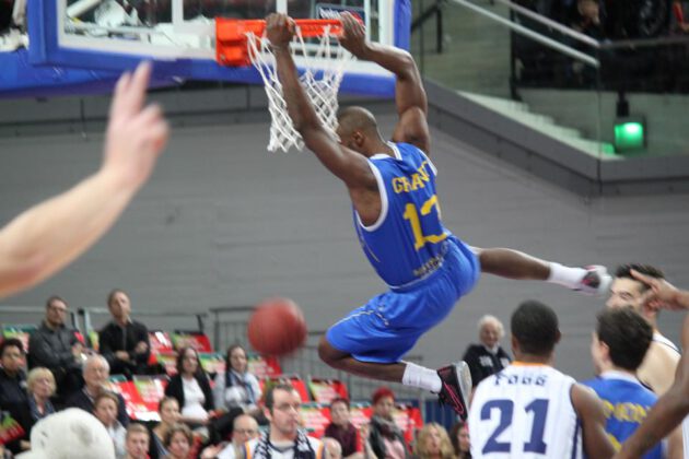 Hanse Game: Eisbären Bremerhaven vs. Basketball Löwen Braunschweig