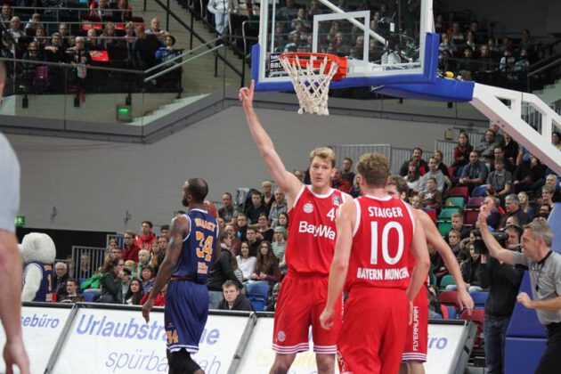 Hanse Game: Eisbären Bremerhaven vs. FC Bayern München