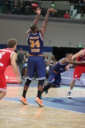 Hanse Game: Eisbären Bremerhaven vs. FC Bayern München