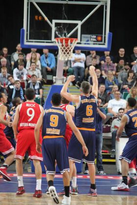 Hanse Game: Eisbären Bremerhaven vs. FC Bayern München