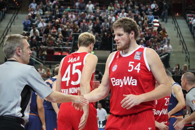 Hanse Game: Eisbären Bremerhaven vs. FC Bayern München