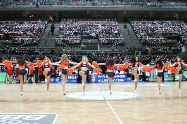 Hanse Game: Eisbären Bremerhaven vs. FC Bayern München