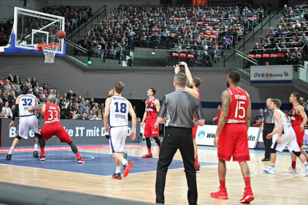 Hanse Game: Eisbären Bremerhaven vs. FC Bayern München