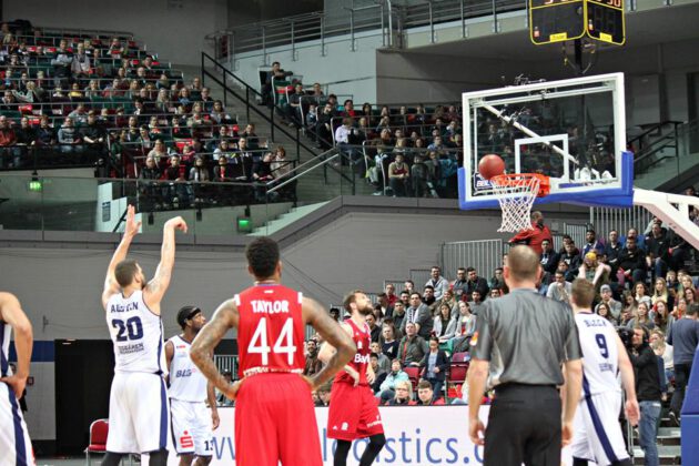 Hanse Game: Eisbären Bremerhaven vs. FC Bayern München