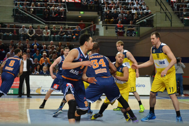 Hanse Game: Eisbären Bremerhaven vs. EWE Baskets