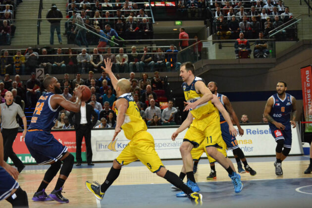 Hanse Game: Eisbären Bremerhaven vs. EWE Baskets