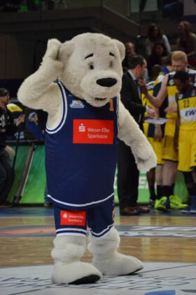 Hanse Game: Eisbären Bremerhaven vs. EWE Baskets