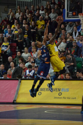 Hanse Game: Eisbären Bremerhaven vs. EWE Baskets