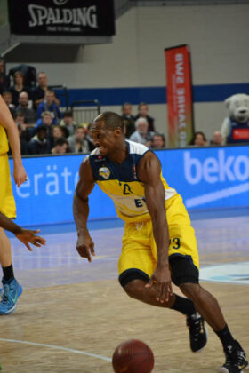 Hanse Game: Eisbären Bremerhaven vs. EWE Baskets