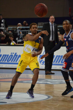 Hanse Game: Eisbären Bremerhaven vs. EWE Baskets