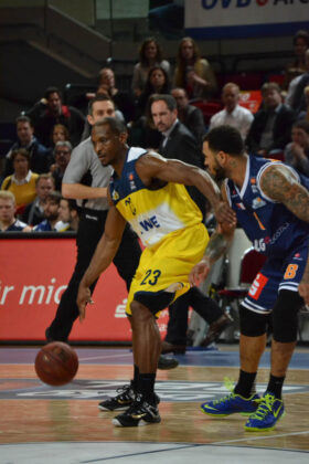 Hanse Game: Eisbären Bremerhaven vs. EWE Baskets