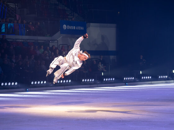 HOLIDAY ON ICE: CINEMA OF DREAMS