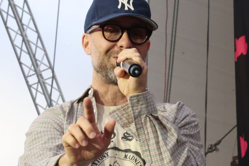 Mark Forster auf der Bremer Galopprennbahn