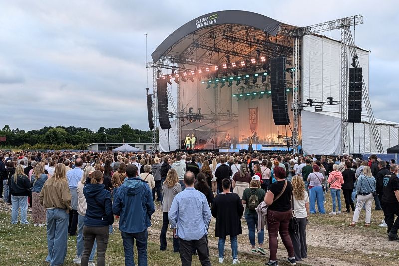 Mark Forster auf der Bremer Galopprennbahn